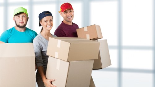 Customer submitting a storage complaint in a professional setting